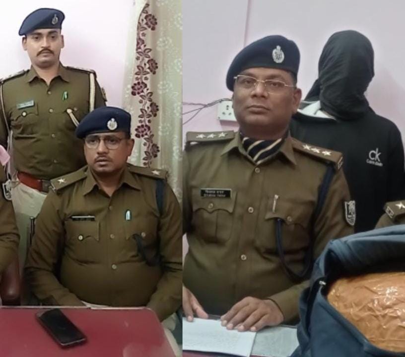 फतुहा पुलिस ने गुप्त सूचना के आधार पर छापेमारी कर गांजे के साथ दो व्यक्ति को किया गिरफतार।