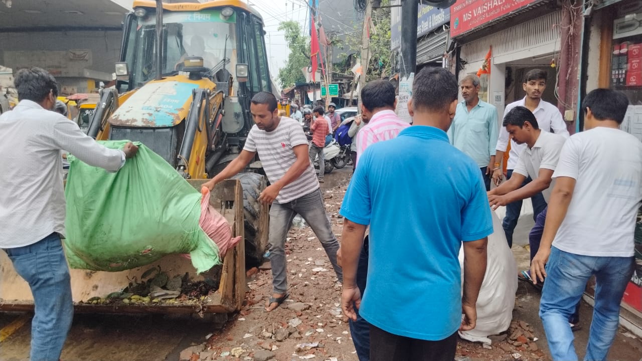 सुव्यवस्थित यातायात प्रबंधन सरकार की सर्वाेच्च प्राथमिकता; संपूर्ण प्रशासनिक तंत्र इसके लिए सजग, तत्पर तथा प्रतिबद्ध रहेः आयुक्त