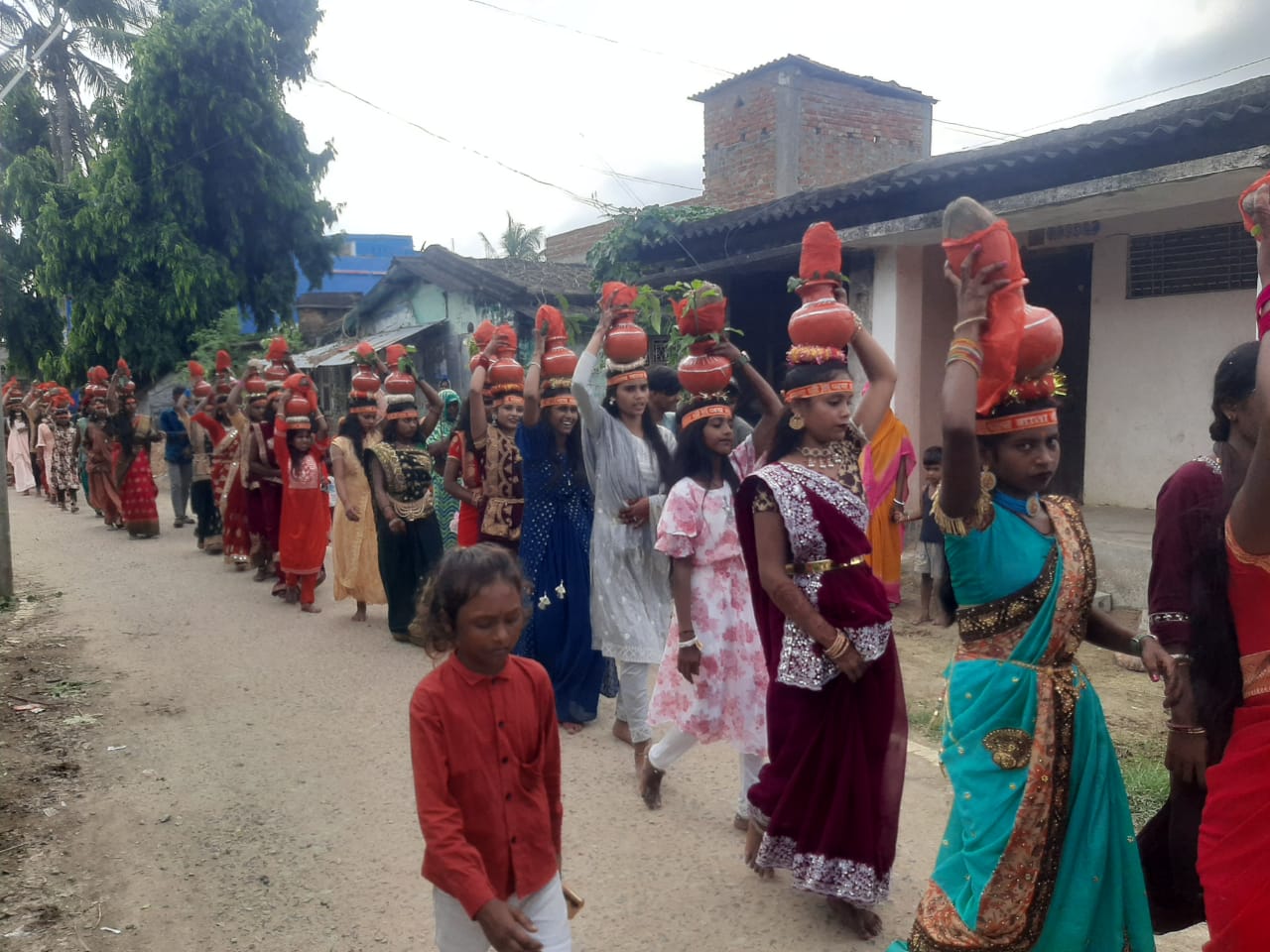 कलश शोभा यात्रा के साथ भारतीय नवरात्र का शुभारंभ।