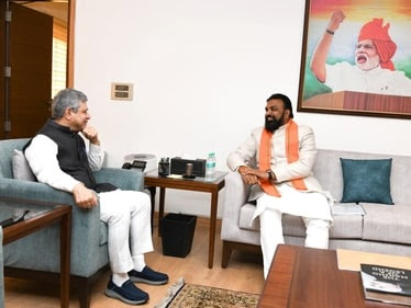 Samrat_Choudhary_Meets_Ashwini_Vaishnav_1738256472451_1738256506352